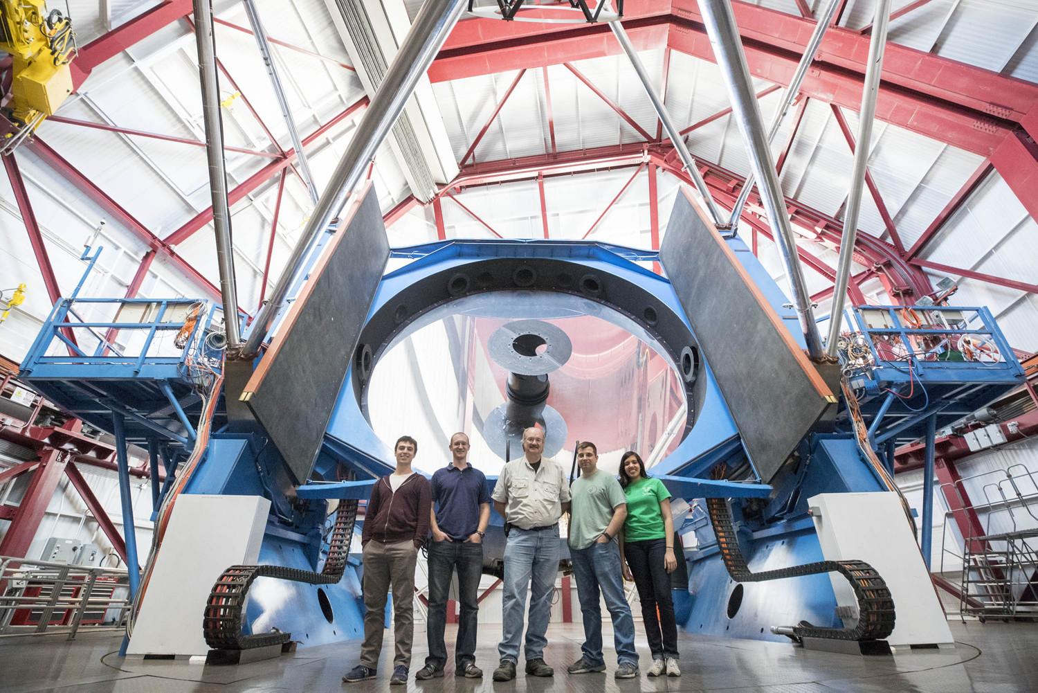 UVA APOGEE-South Team Installs Spectrograph